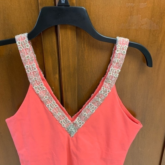 COPY - Boston Proper embroidered sequin tank top shelf bra 15-16 in pit Small - Picture 5 of 5